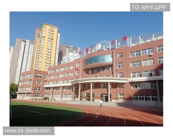 于德豪的奋斗故事与人生哲学探讨:从平凡到卓越的成长之路